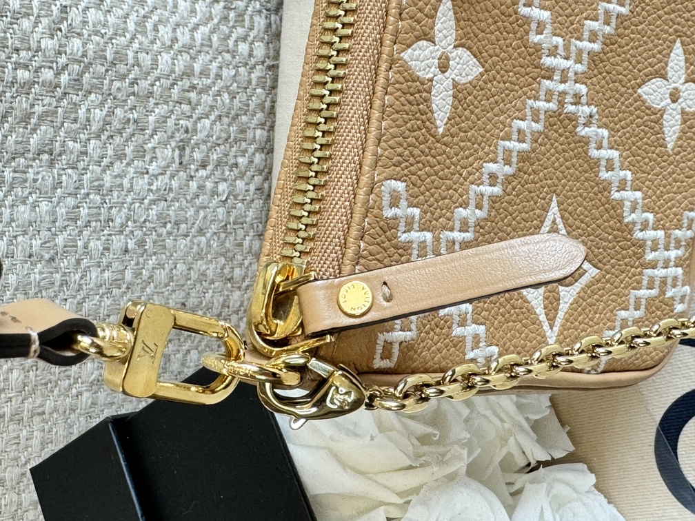 100% Original Louis Vuitton Easy Pouch on Strap M81066 Preloved